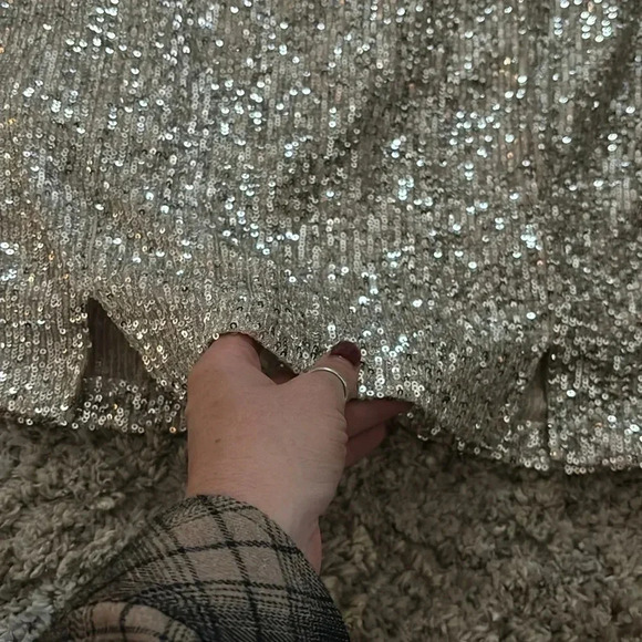 Silver sequence mini skirt - Picture 3 of 5